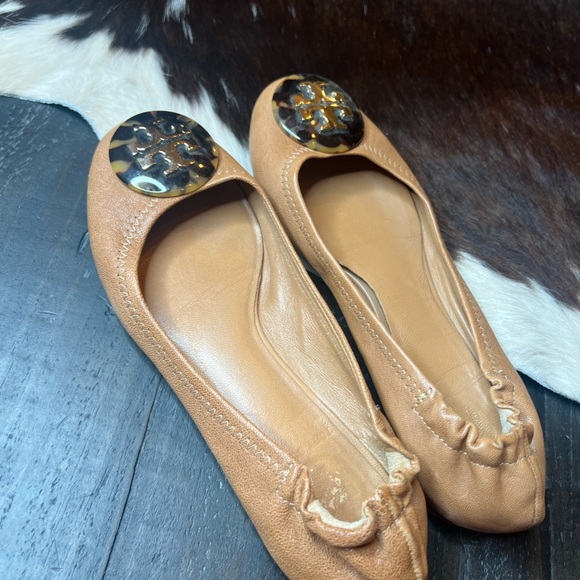 Tory Burch 6M Leather RoundToe Ballet Flat Tortoise Shell Logo Shoes - Picture 7 of 8